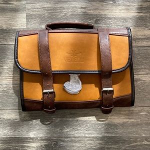 NWT Vetelli leather toiletry bag for men